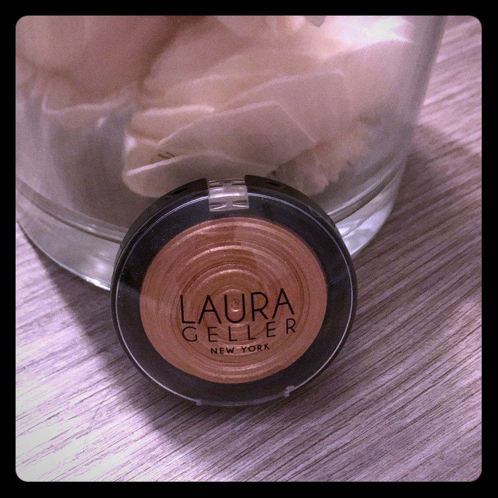 Laura Geller bakes gelato swirl highlighter